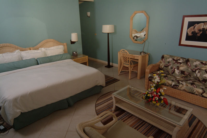 Trade Winds Hotel Dickenson Bay Exteriér fotografie